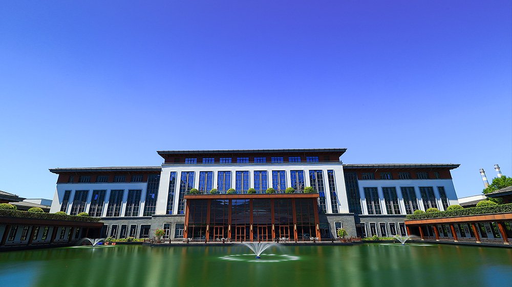 配以现代化的软硬件