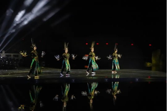 1710135901218043.jpg 众多嘉宾齐聚一堂